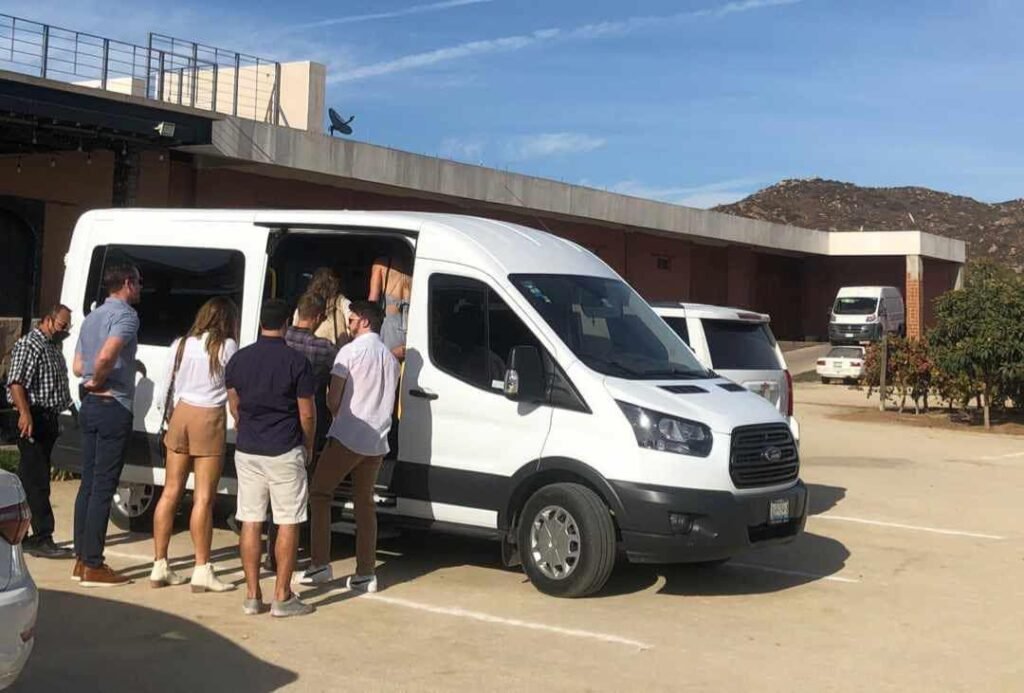 Renta una Van Ford Transit para 14 personas en Tijuana y Rosarito